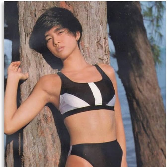 今日は内田有紀さん誕生日｡登場期のスポーティな溌剌娘も今やしっとりした魅力溢れる大人女性に｡私が思い出すのはドラマ版｢時をかける少女｣の繊細な主人公｡妹役が安室奈美恵､時代を感じます｡ご両親が経営する六本木のバーに以前それと知らず何度か訪店､ダンディー＆美人のご夫婦でした｡