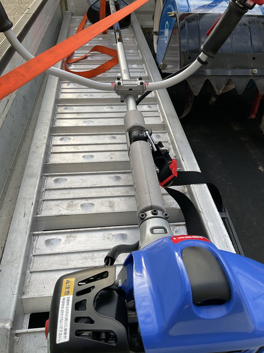 本日は草刈りです
今日から新たに購入した草刈機です😊