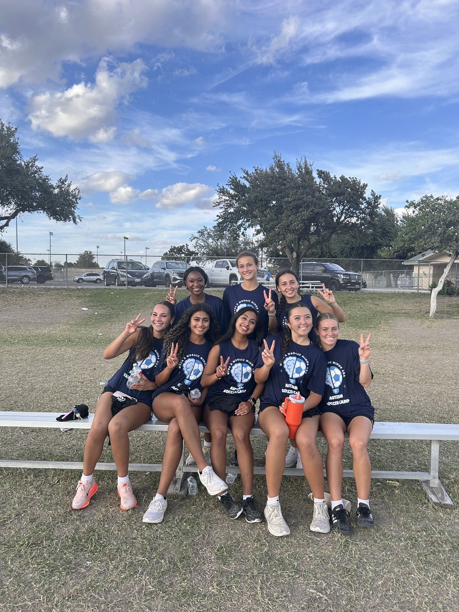 Spent our Saturday volunteering at the  Autism Soccer Camp hosted by Mosaic Minds! ✌🏼 #UTRGV #RallyTheValley
