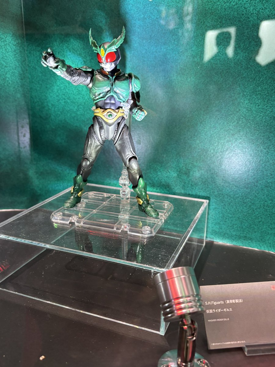 雄叫びを上げながら 真骨彫でも仮面ライダーギルスは走る‼︎💨🟢