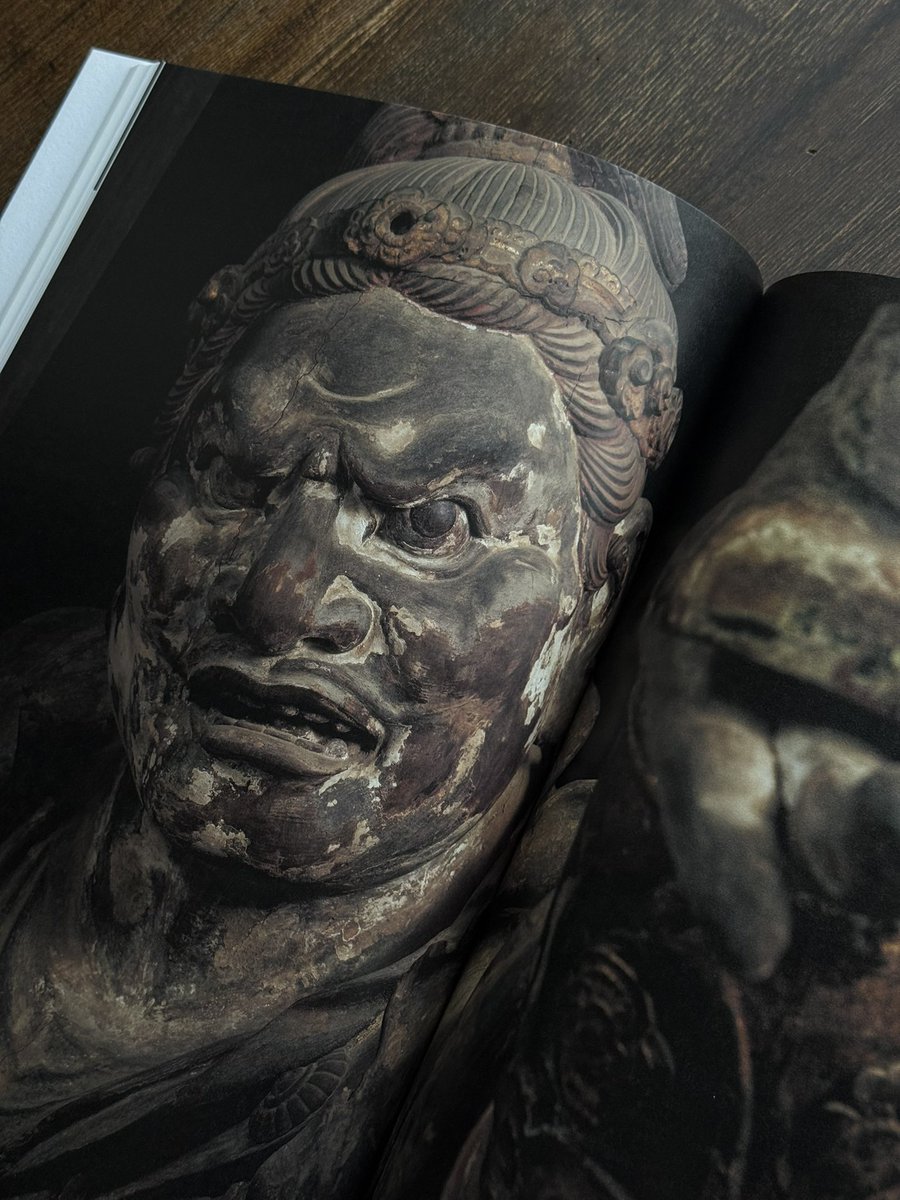 むかし、お仕事で調査相談を受けていた時、仏像に関しては、背面図を