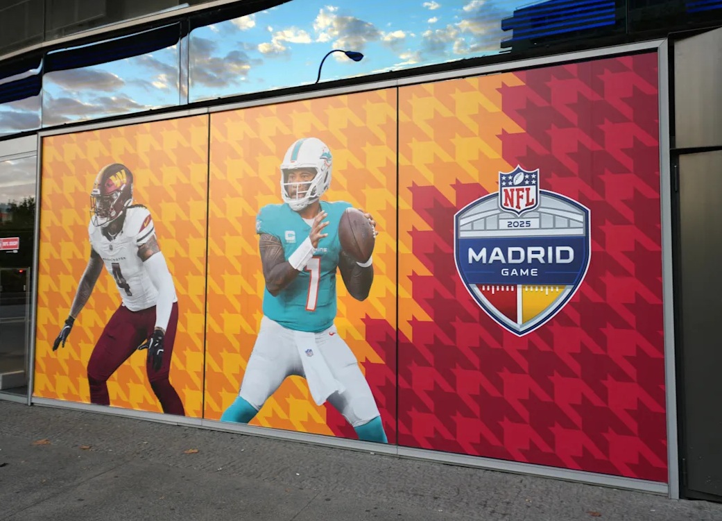 #NFL 🏈 Looking forward to a great game in Madrid today! The Washington Commanders face off against the Miami Dolphins at the iconic Santiago Bernabéu Stadium — the first-ever NFL regular season game in Spain.

Pre-game 8:00am EST / Kick-off 9:30am.  Hail Washington!
