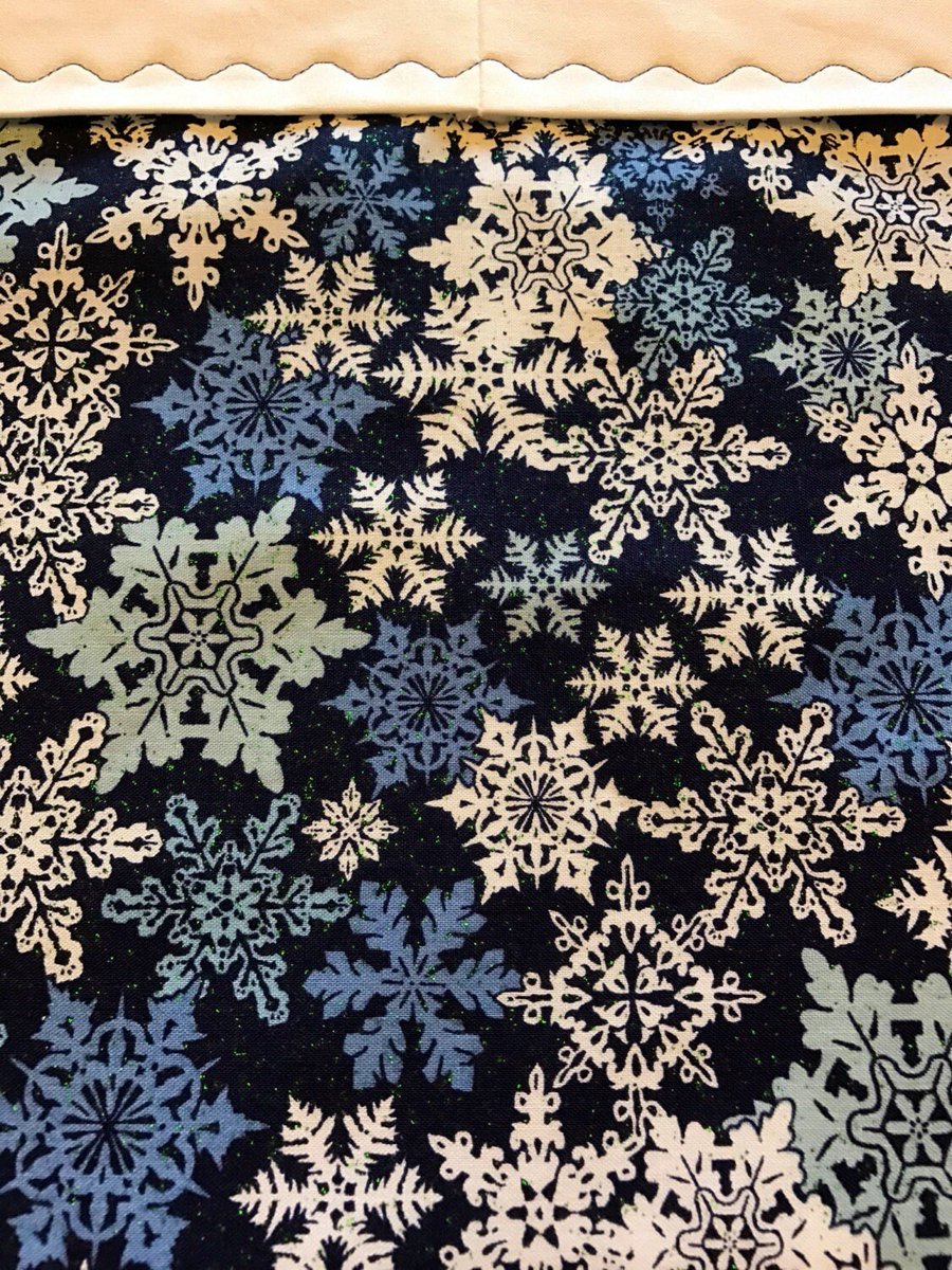 angelhw1956's tweet image. SALE-Snowflakes Table Runner Blue/white Trim tuppu.net/78800124 #TeaTimeQuiltsnMore #Etsy #TableLinens