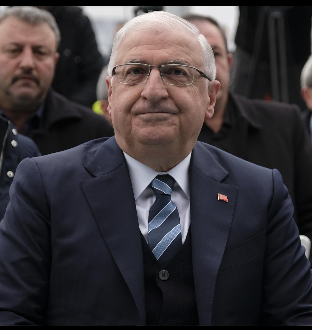 Bir sorum olacak. <a href="/Pakize_Akbaba/">Pakize Akbaba</a> anneye parmak sallayan, Yaşar güler, Askerliğin boyunca bir tek operasyon da arazide kaldın mı? Bir resmin var mı? Mesela. Merak ettim