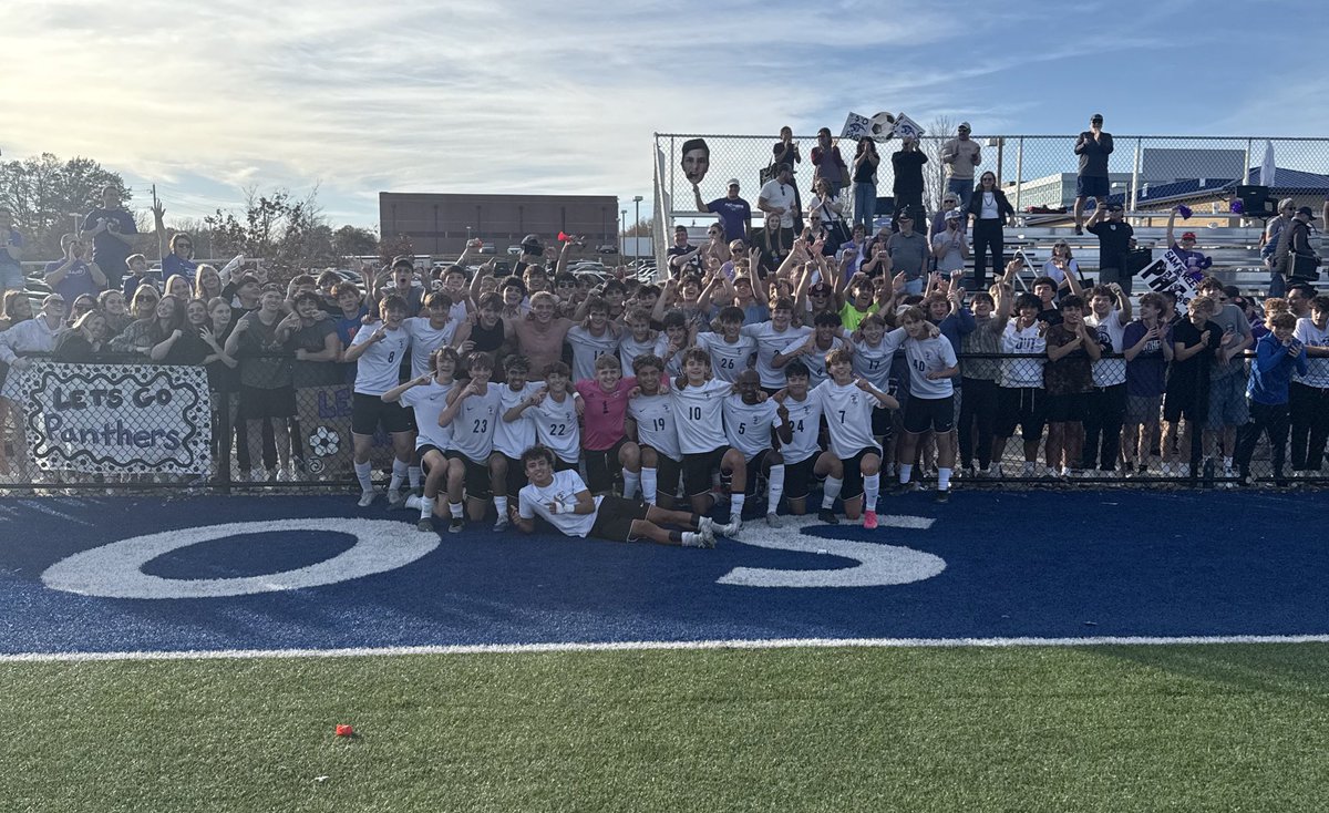 🚨FINAL FOUR BOUND!🚨

Park Hill South will face Rockhurst for state semi-final in St. Louis on Friday @ 7:00pm