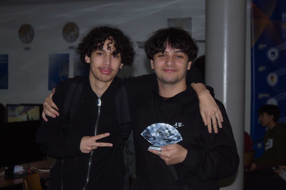 Félicitations à <a href="/Mezcaul/">ASU Mezcaul</a> pour avoir remporté la PYRAMIIDE#5 en ne perdant aucun set de la journée. 

Merci à tout les joueurs/es d'avoir donné de la force tout au long de ces cinq Pyramiides !