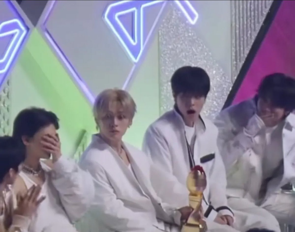 taykleebitfn's tweet image. i don’t think they liked being called “straight”