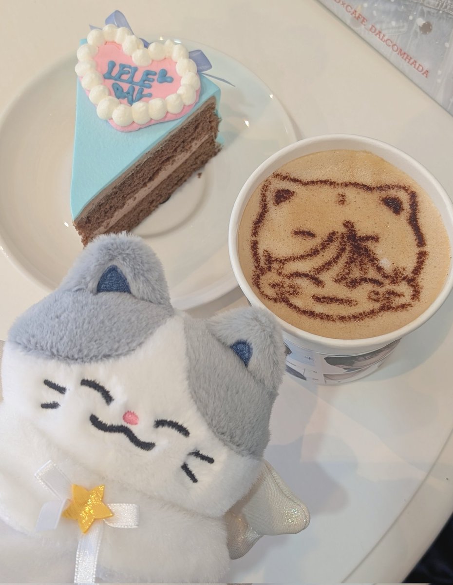 chenlenecochan's tweet photo. ロロカフェほんとにかわいかったです🐬♡🐬✩.*˚
ケーキもバニララテも美味しくてしあわせ(≧▽≦)
#ロロカフェ https://t.co/XQdzV8OQF0