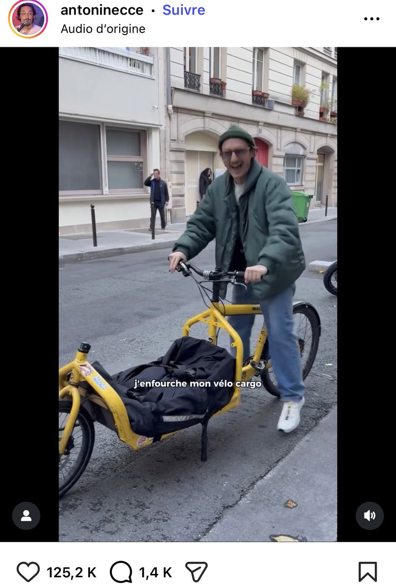 MaxLdr's tweet image. « Ouais salut Guillaume c’est Antonin, tu peux me prêter ton vélo cargo stp ? C’est pour un sketch sur les bobos 😆 en big 2025 effectivement »