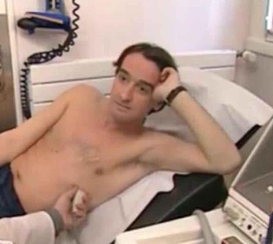 fred c'est pas sorcier allongé pensif réfléchir hôpital ?? regard vide