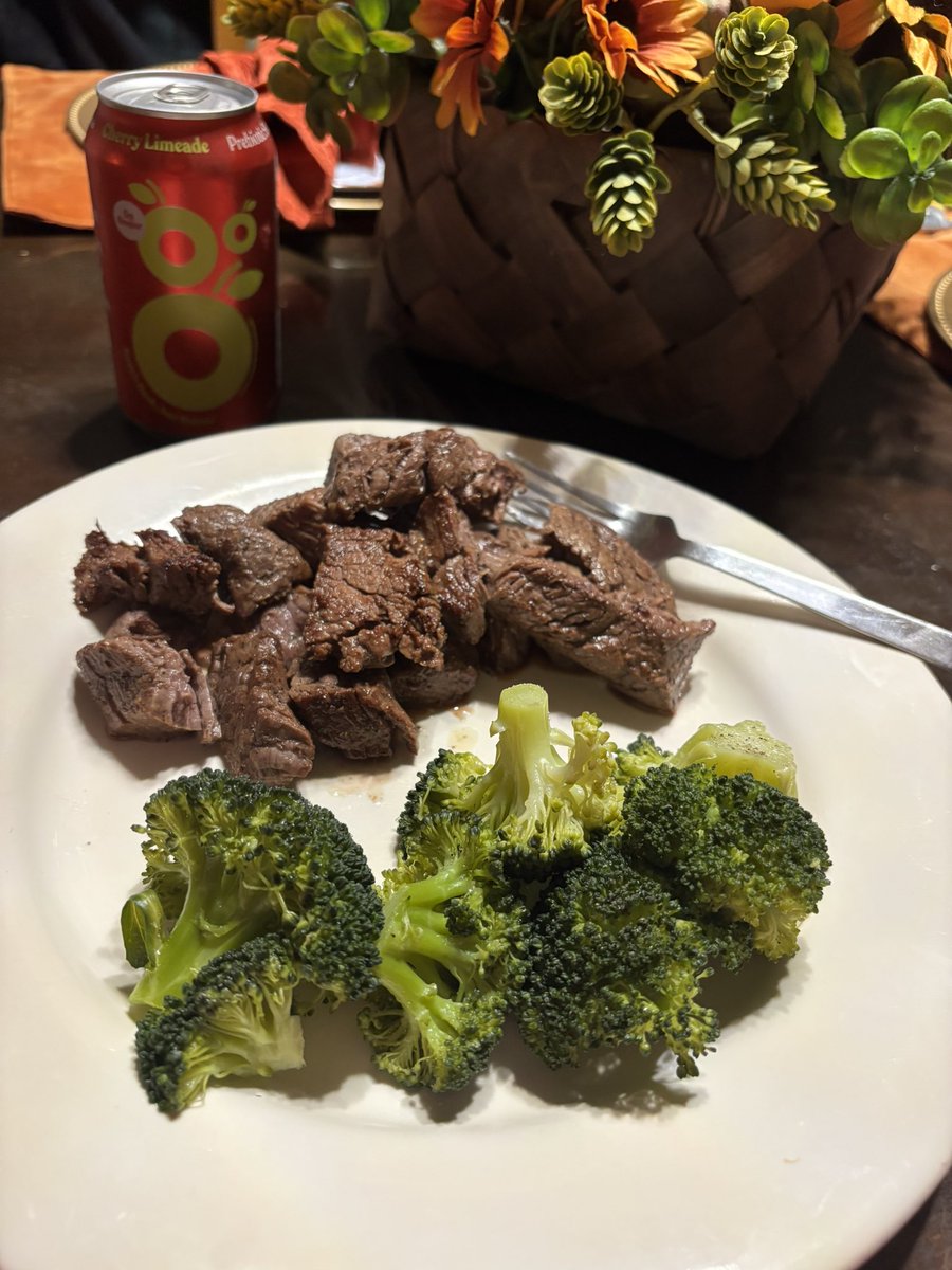 automaticprncss's tweet image. Girl dinner omad 🤤🤤🤤
