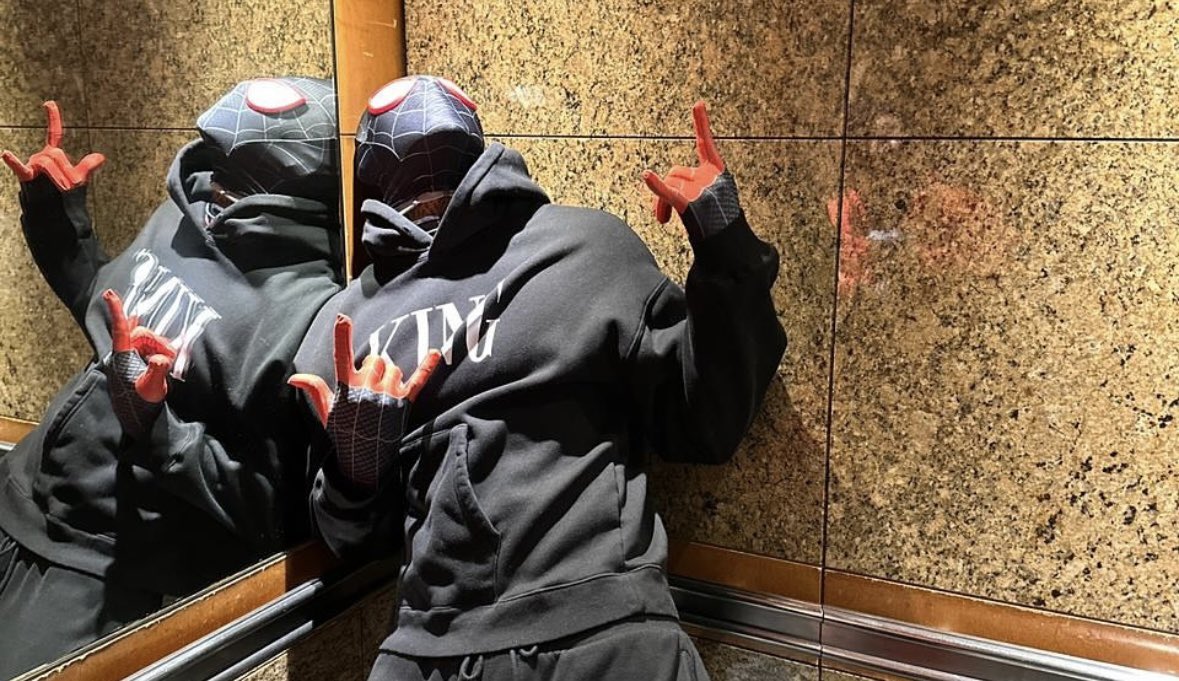 AVAstudillo's tweet image. #EsHoy 🥊
#UFC322 
#MichaelMorales 
Gracias Andrés Martínez por tu apoyo.