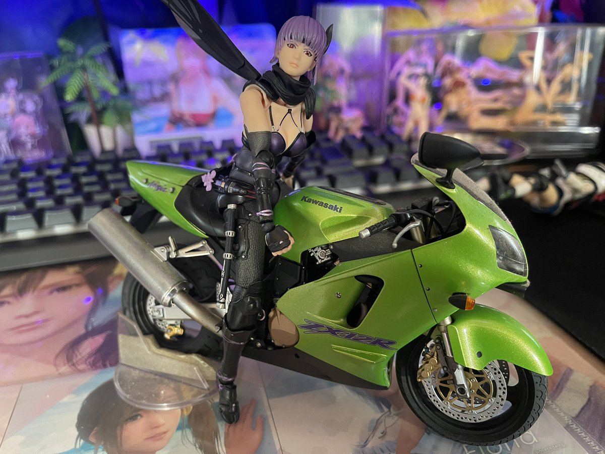 俺と同じバイクのプラモにまたがるあやねっち #ブイブイ8th