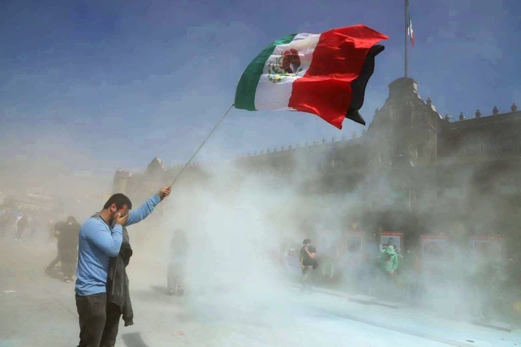 ferbelaunzaran's tweet image. La imagen de México que está dando la vuelta al mundo.