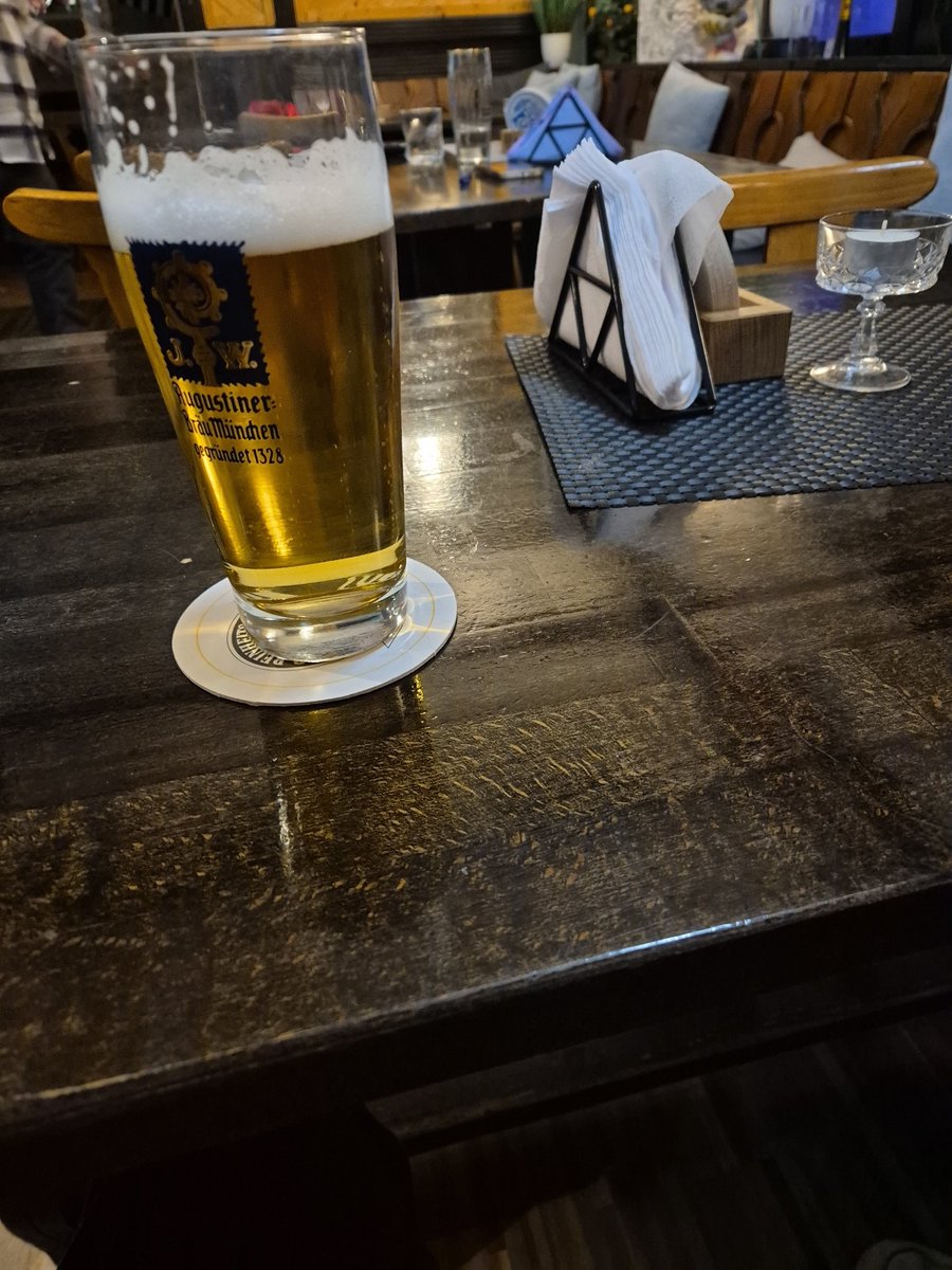 Da <a href="/G2esports/">G2 Esports</a> und <a href="/teamsecret/">Team Secret</a> gestern rausgeflogen sind, war der heutige tag schon sehr lw. Dafür jetzt ein wenig in ner Kneipe in München.