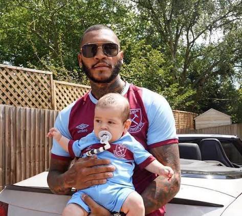 _ConnorWHUFC's tweet image. Benn could have gone 12 more, definition of light work, what a bloke 🥊 ⚒️