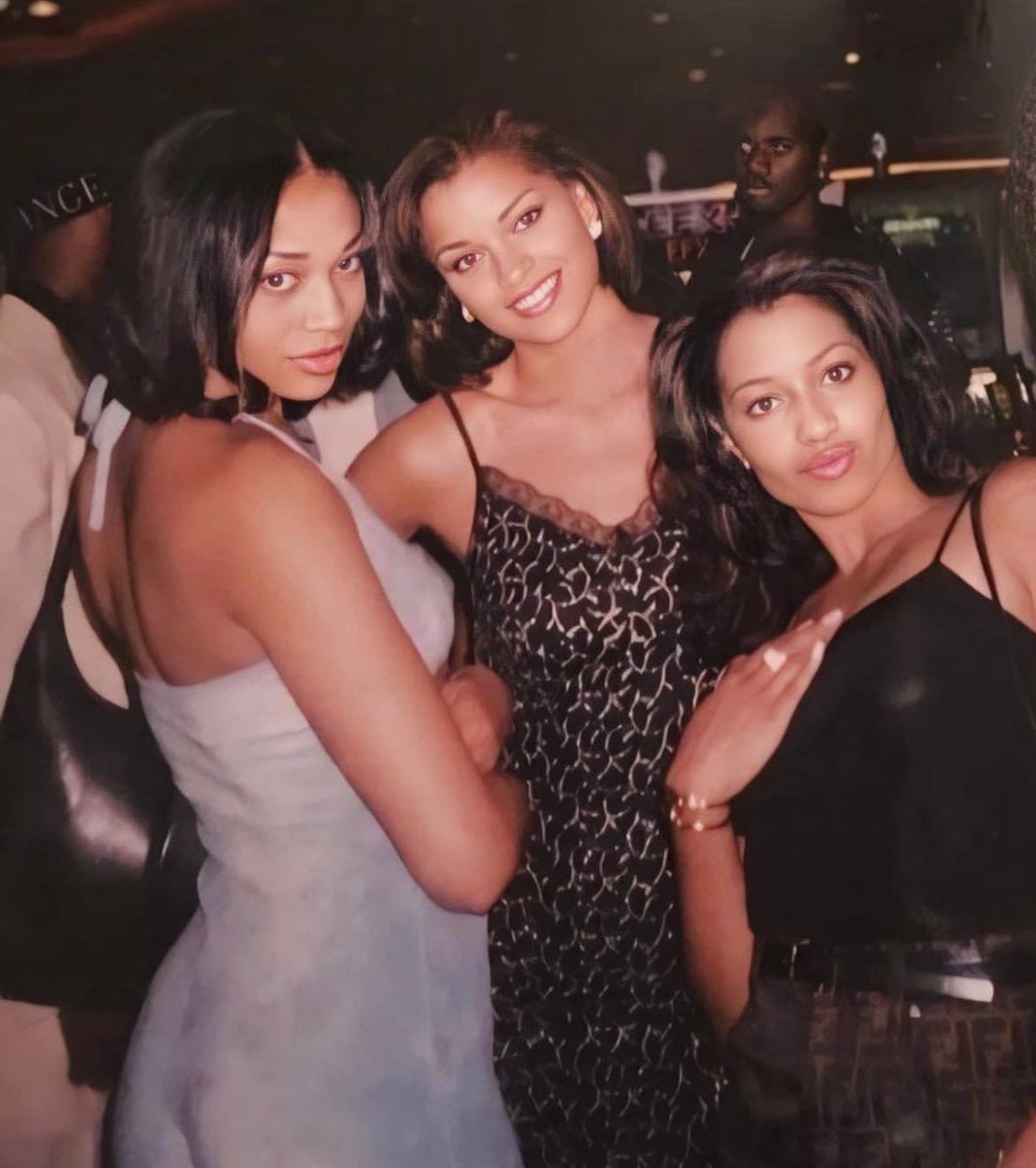 ReddCinema's tweet image. Even the thots in the 90s were modest