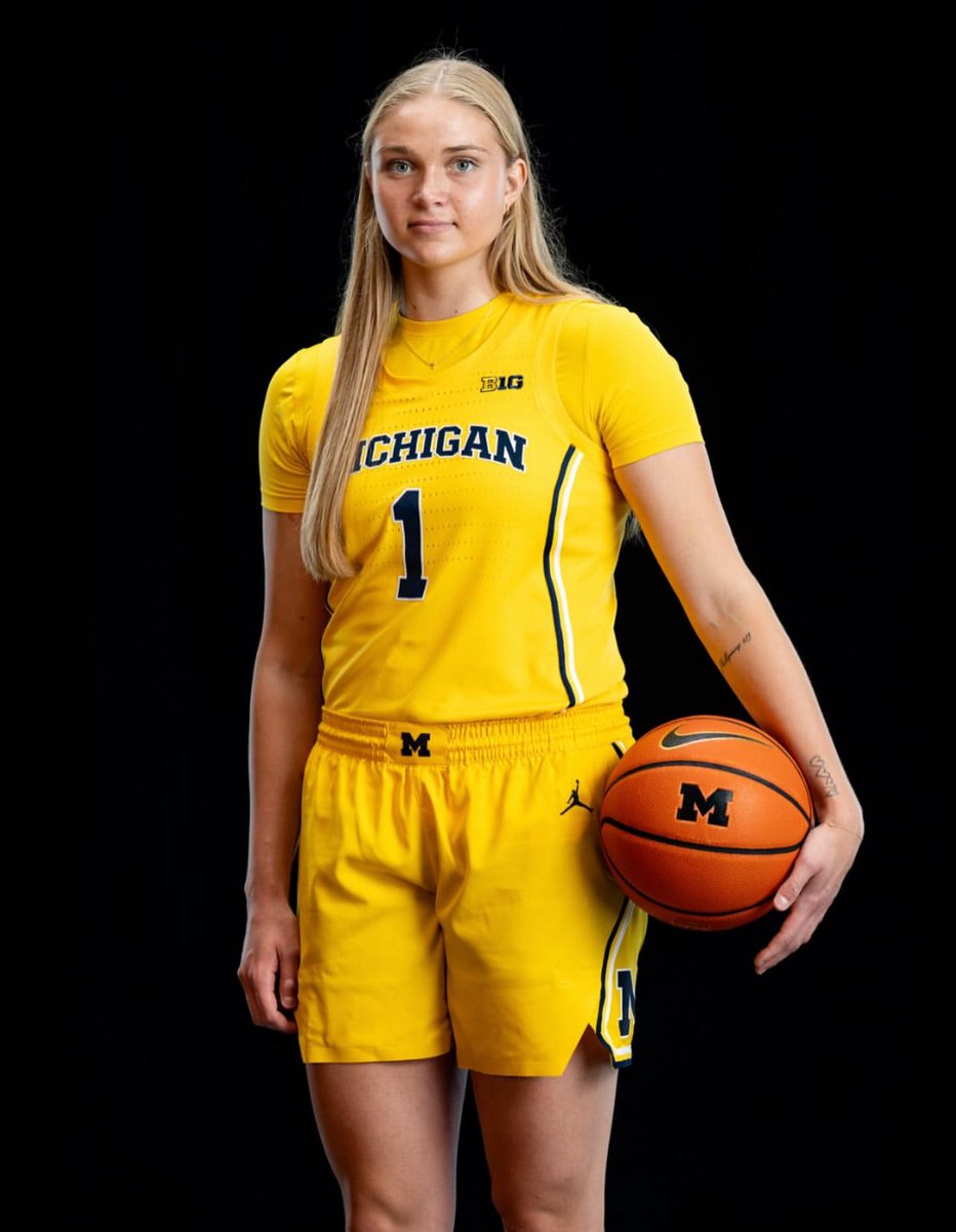 Olivia Olson vs No. 18 Notre Dame:

20 PTS | 6 RBS | 3 AST | 2 STL | 7-17 FG

No. 14 Michigan wins, 93-54! ✨