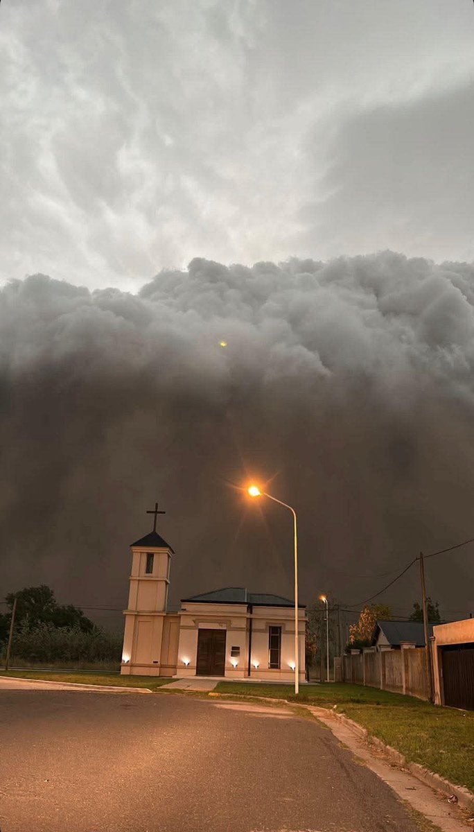 🤯⛈️ Así llego la tormenta en General Villegas, provincia de Buenos Aires.