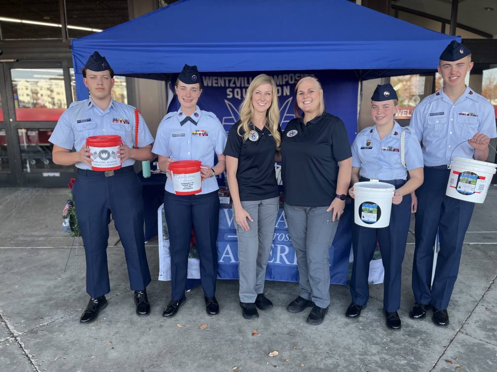 mocapnews's tweet image. Missouri Wing&apos;s Wentzville Composite Squadron continued their fundraising efforts for their Wreaths Across America Campaign today at the Farm and Home Supply store in Cottleville, MO. #civilairpatrol #CAPcadet