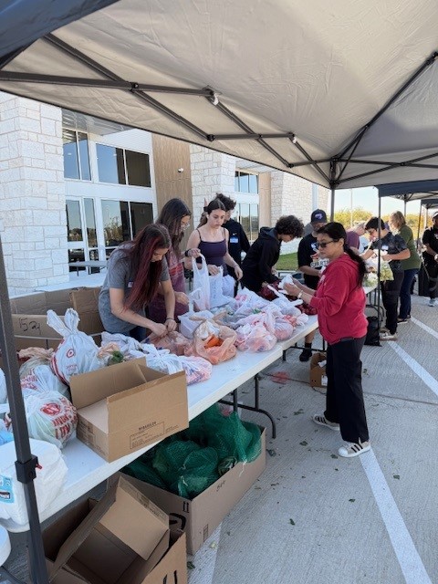 We are incredibly proud of our Navo Middle School National Junior Honor Society students for volunteering at the Grace Chapel Drive-Thru Mobile Food Bank. Their hard work and positive energy helped serve 133 families today.

Thank you, NJHS students, for showing up, giving back,