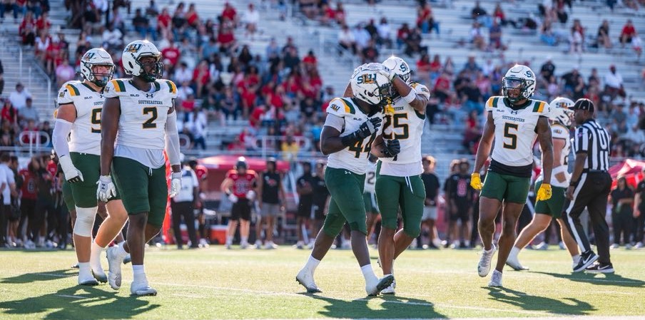OptaAnalystFCS's tweet photo. No. 23 Southeastern Louisiana (8-3, 6-1 Southland),
UIW (4-7, 2-5)

SE Louisiana LB KK Reno: 17 tackles, 1.5 TFL, PBU

📸@LionUpFootball https://t.co/dTFZp8I5kQ
