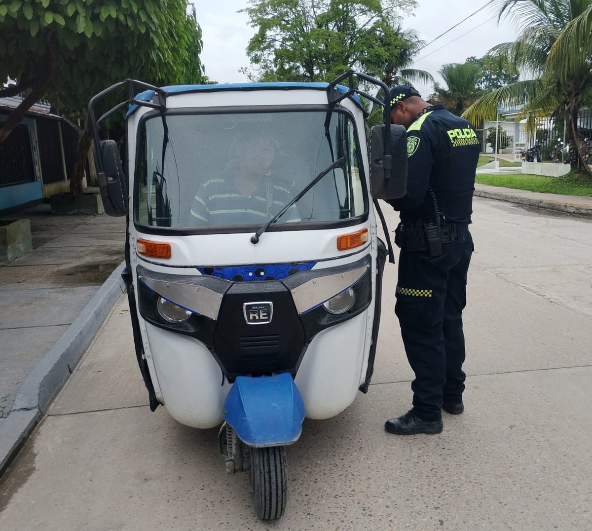 👮🏻‍♀️👮🏻‍♂️ #Seguridad | En el marco de la estrategia #LeticiaMásSegura, la Policía Nacional en el Amazonas, desarrolla planes de prevención y control frente a los diferentes delitos que afectan la seguridad y convivencia ciudadana, en el municipio de Leticia, Amazonas. 
#DiosYPatria 🇨🇴