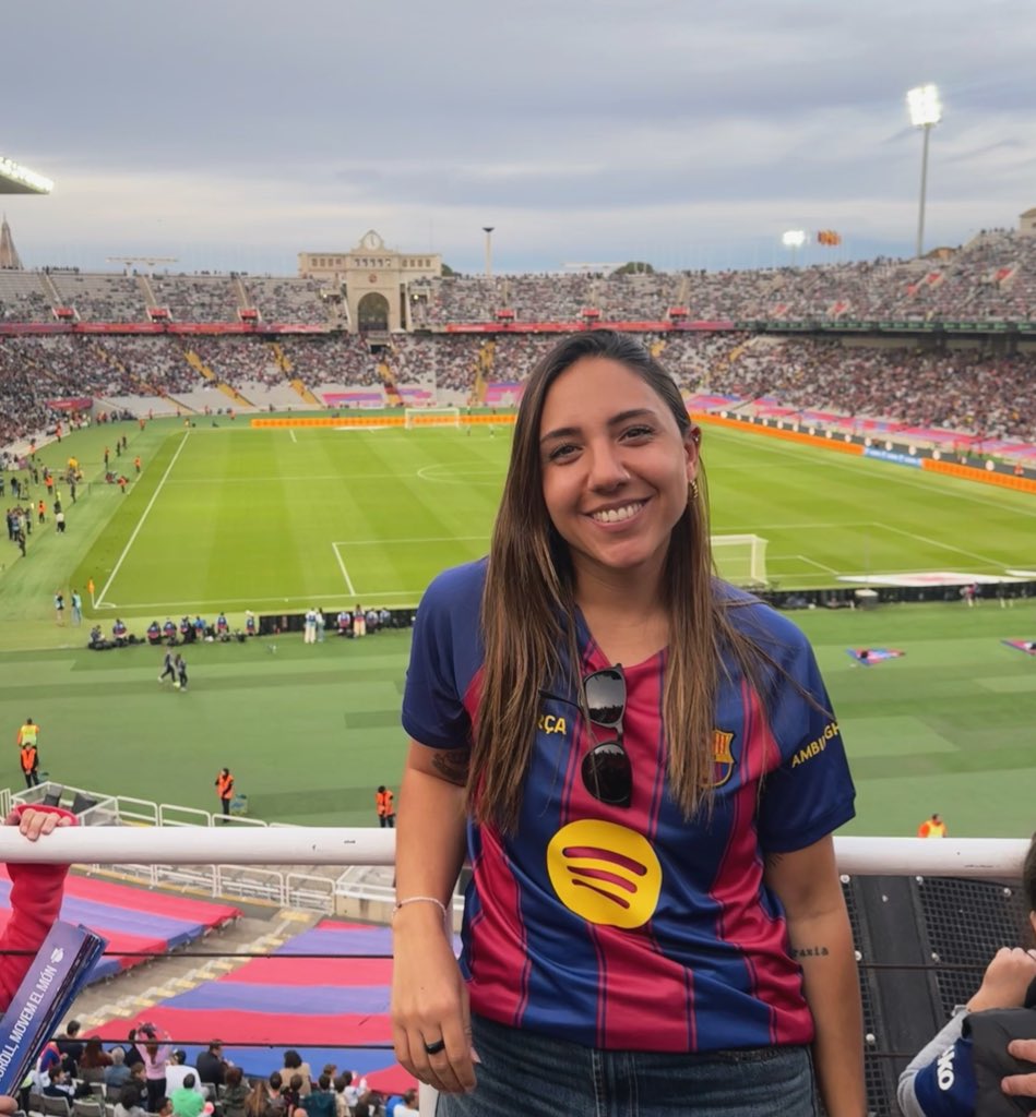 36.276 personas en el clásico femenino, Barcelona vs. Real Madrid. 
Pero hay gente que sigue diciendo que esto no le importa a nadie.
Qué locura haber estado ahí 🥹