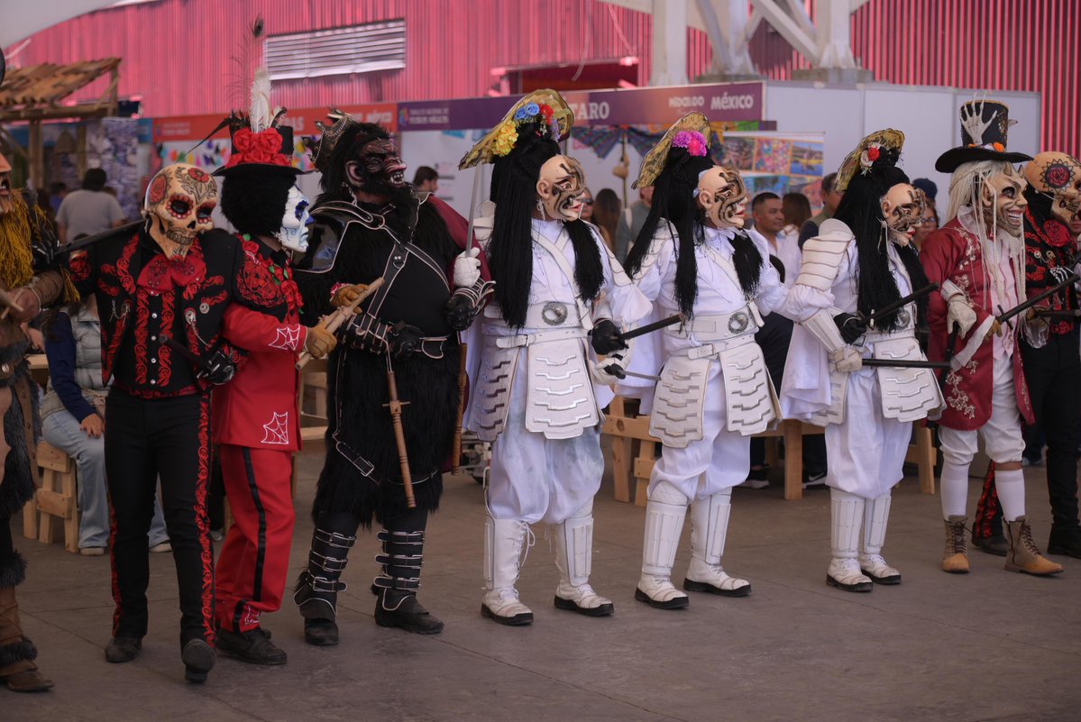 GobiernoVer's tweet image. La Danza de los Moros y Cristianos se presentó en el Tianguis Internacional de Pueblos Mágicos, en Pachuca, Hidalgo. ✨

Un momento donde la historia y la cultura se compartieron a través de una expresión que cautiva por su identidad y significado. 🎭

#VeracruzEstáDeModa🎊