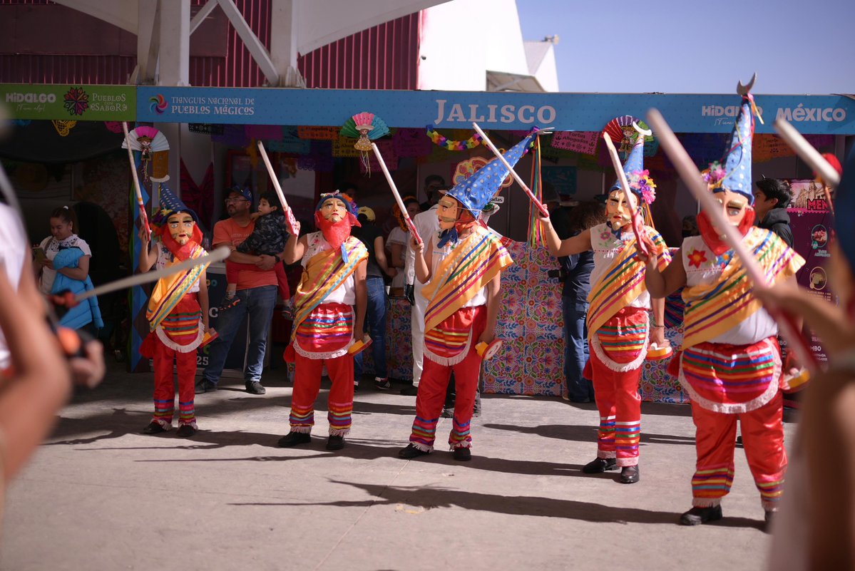 GobiernoVer's tweet image. La Danza de los Moros y Cristianos se presentó en el Tianguis Internacional de Pueblos Mágicos, en Pachuca, Hidalgo. ✨

Un momento donde la historia y la cultura se compartieron a través de una expresión que cautiva por su identidad y significado. 🎭

#VeracruzEstáDeModa🎊