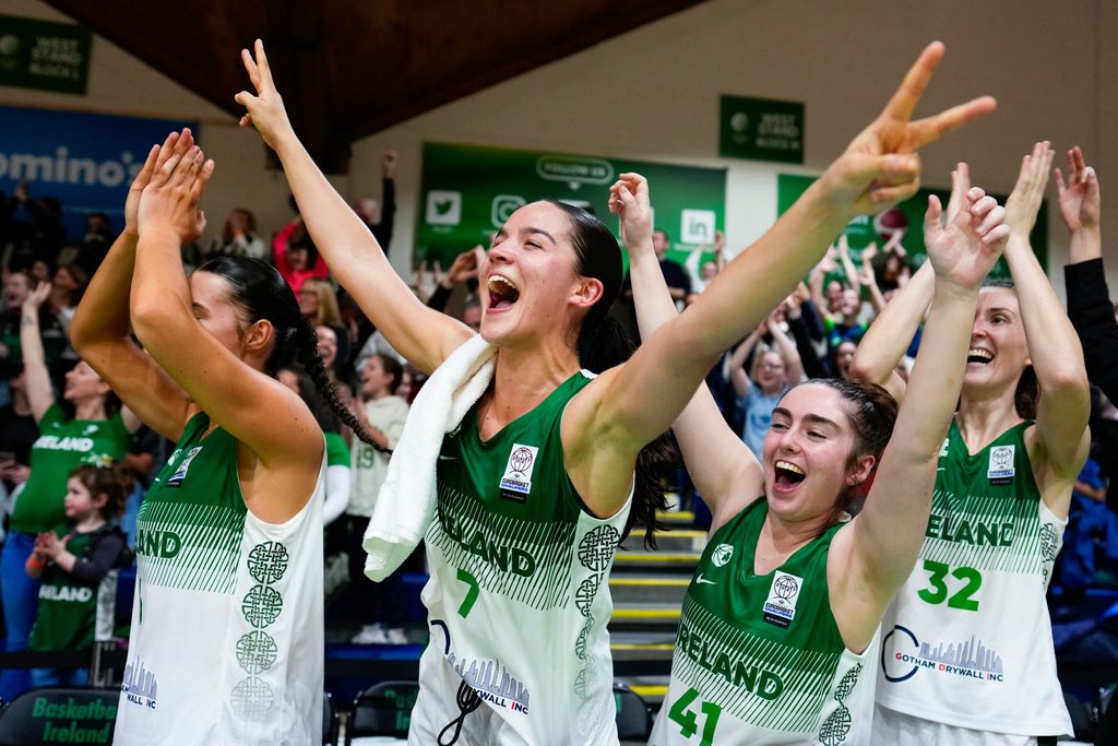 BballIrl's tweet photo. Oh what a night 🎶

#GreenMeansGo ☘️ | #IrishBasketball https://t.co/Hbd5XkvVzq