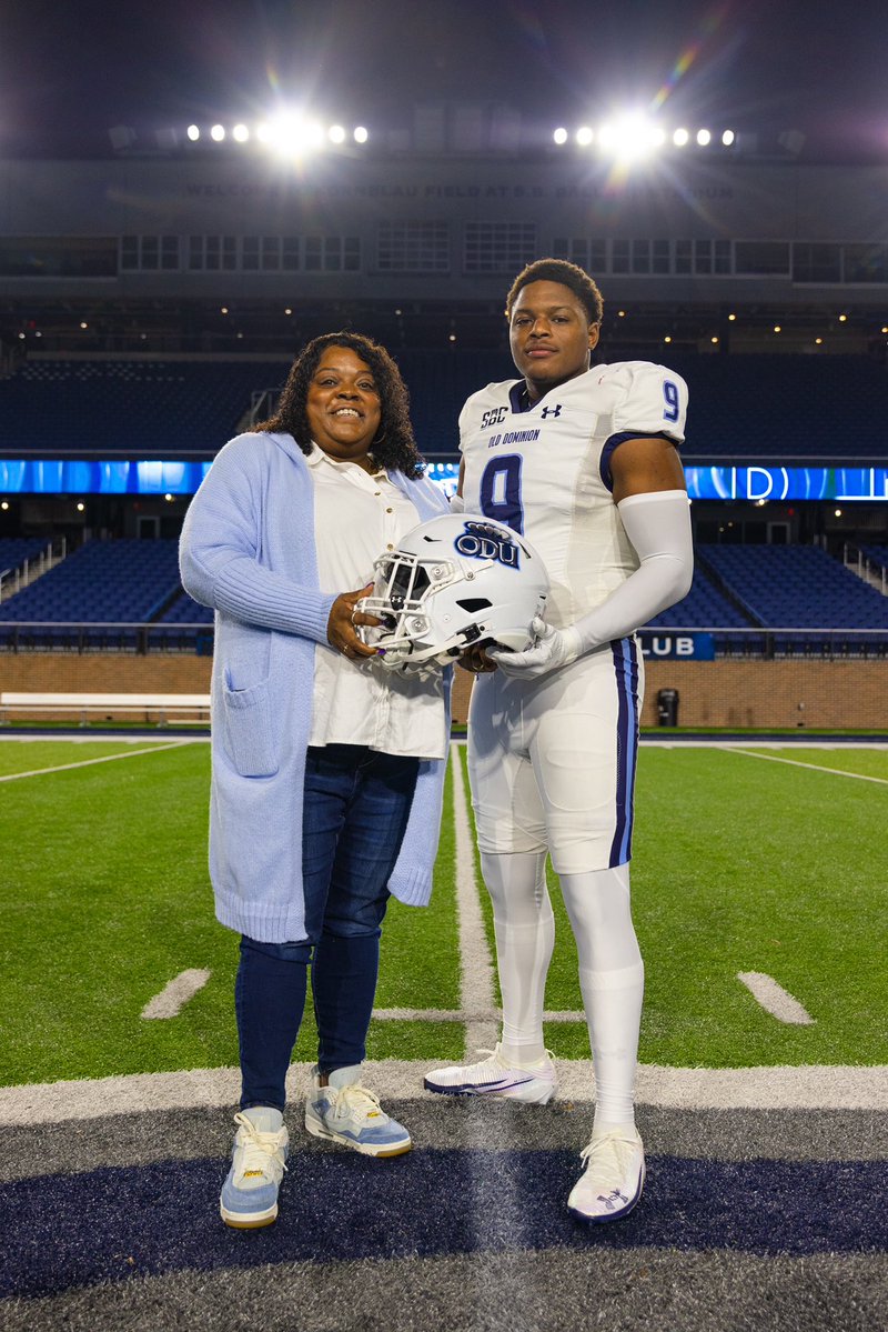 Energy at Old Dominion was CRAZY!! 🔵💥 Blessed for an official visit like this! Thank you for having me!!#ReignOn <a href="/ODUFootball/">ODU Football</a> <a href="/CoachHSims/">HUNTER SIMS</a> <a href="/Coach__Seiler/">Blake Seiler</a> <a href="/RickyRahne/">Ricky Rahne</a> <a href="/BrianAllenCHS/">Brian Allen</a> <a href="/C_Mart1353/">Chris Martinez</a> <a href="/CoachRyanBell/">Coach Ryan Bell</a>