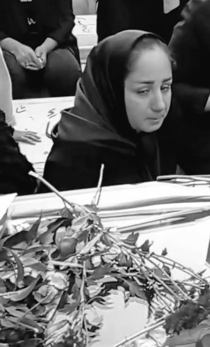 ۲۵ آبان و مادری که درب خانه همسایه ها رفت تا برای پیکر پسر بچه اش یخ جمع کند! #کیان_پیرفلک