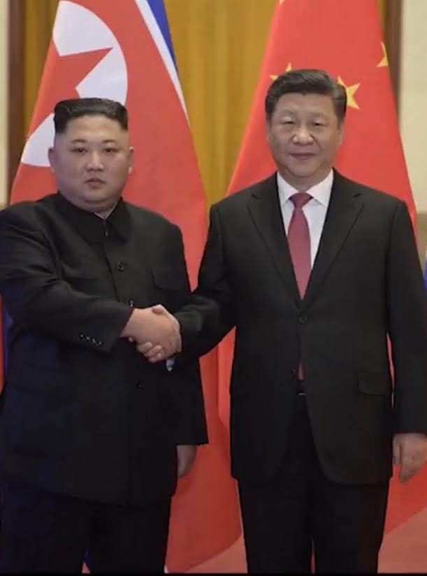 yangyangnupeng1's tweet image. 朝鲜已宣布，如果因 #台湾问题爆发战争，朝鲜将与中国站在一起，尤其是在美国及其地区盟友決定介入冲突的情况下。
这一声明标志着地区紧张局势急剧升级，并凸显了平壤和北京之间日益加深的军事联盟。