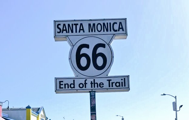 SailordeCristal's tweet image. Viendo el insta de una...recordé que este Año en el Mundial de Clubes todas las Botis se sacaban fotos con este cartel y el Logo de Universal😂😂🤣todas vestidas iguales,mismo pelo,misma Zapatillas,misma canción 👻🤦🏻‍♀️
#Botis