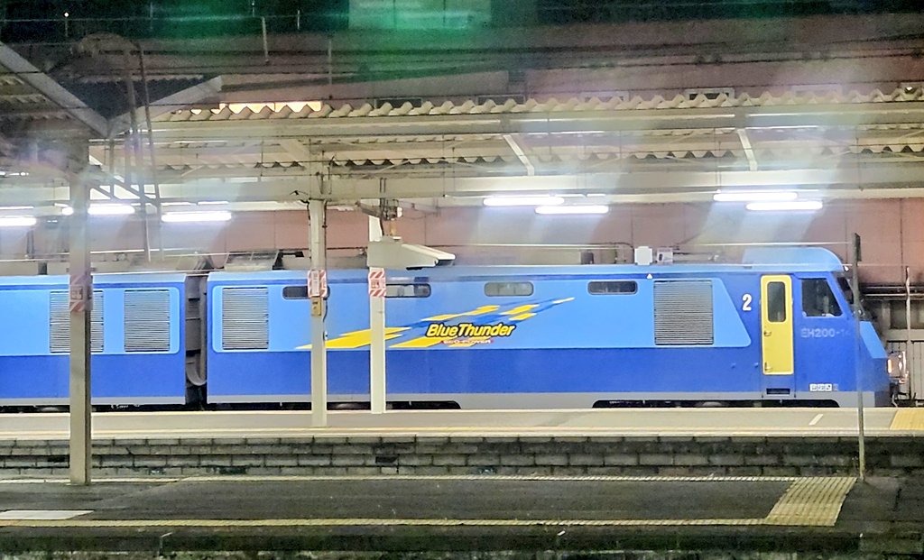 ♥︎rio♥︎ その他の方は購入できません(๑˃̵ᴗ˂̵) 昨晩の塩尻にて、 80レ EF64-1037+コキ14両 88レ EH200-14+コキ15両