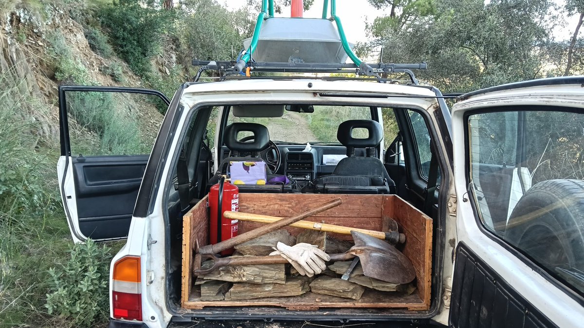 adfmartorell's tweet photo. Es important mantindre aquestes infraestructures de  canals i Duesaigües en condicions perquè quan plou facin la seva funció correctament d'evacuació d'aigües per el circuit establert sense malmetre els camins ni provocar reguerots ni provocar incidències al barri de Rosanes. https://t.co/4v6l7Em8ff