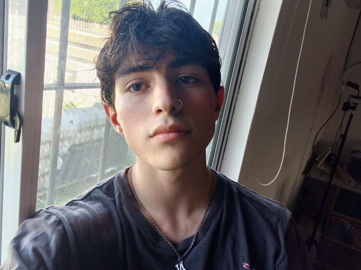 ddyingg's tweet image. qué hace mi pelo