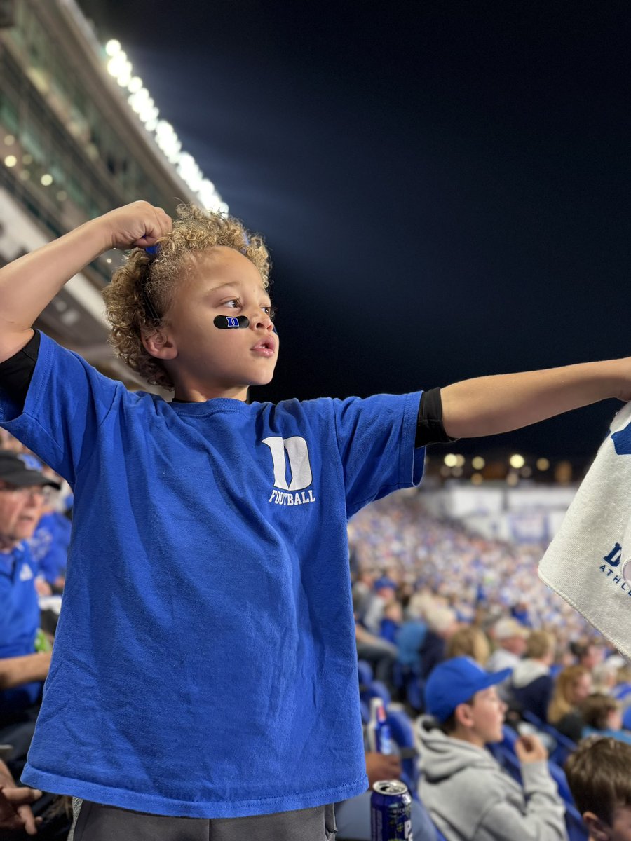 aoldham2's tweet photo. @TheIronDukes @DukeFOOTBALL First down DUKE! https://t.co/qnXJhlDxU4