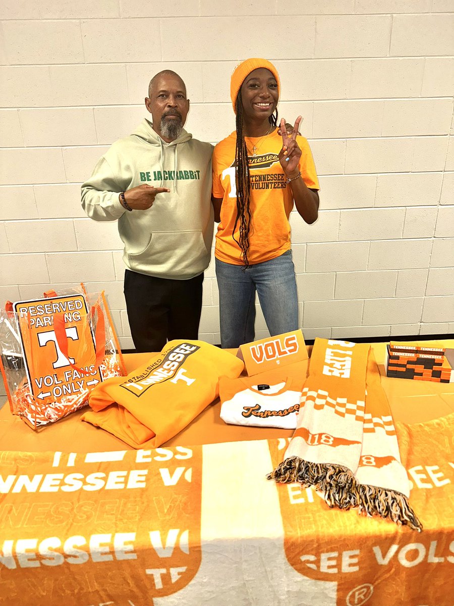 Allaroundthetr1's tweet image. 100% Committed @Vol_Track 🧡Thank you so for much for the love &amp;amp; support! I hope I make you proud! @AthleticsArcher @JackrabbitTrack @milesplit @OfficialGHSA #trackandfield #Committed #grateful