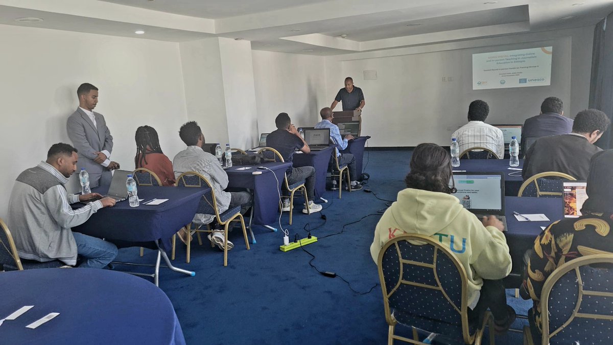 UNESCO_Addis's tweet image. UNESCO is helping journalism schools in Ethiopia prepare future journalists for an AI-driven digital era. During the training, @RBissoonauth urged journalism programs to keep up with rapid tech change to stay relevant. #IPDCBureau #UNESCO #JournalismEducation #AI #Ethiopia