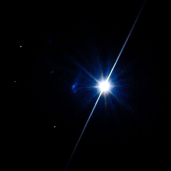 ✨ Sirio, la estrella más brillante del cielo nocturno, está a solo 8,6 años luz y brilla 22 veces más que el Sol 🌟 Sirio es un sistema binario, con Sirio A y su tenue compañera Sirio B.
🔭127MakGoto 
📸 NikonD3300 
 #Astronomía #Sirio
#cielosESA 
#ThePhotoHour