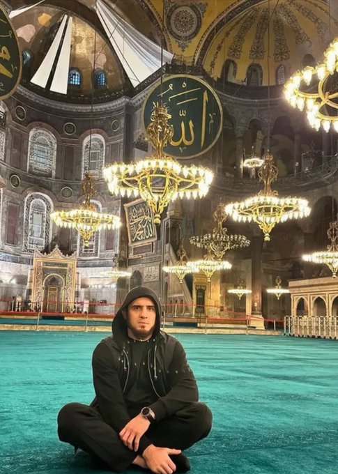 Üniversite sınavı gecesinde sabah uyanır mıyım korkusu yoktu ama bu gece riske atmayıp sabaha kadar bekliyorum. İkinci kemer nasip olur inşallah.
#islammakhachev