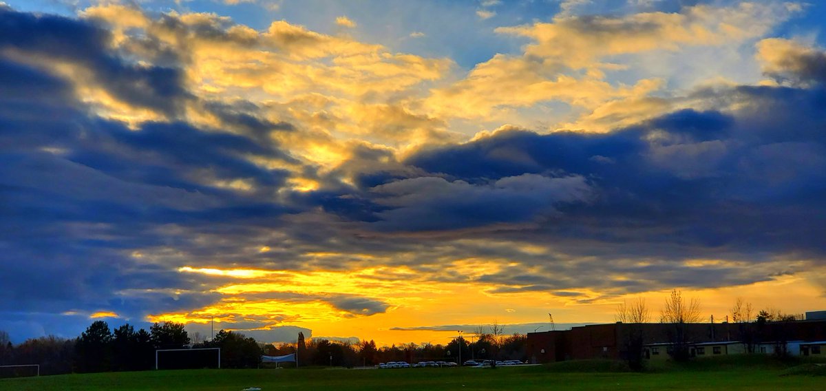 jacquesLeStrap1's tweet image. #Clouds always paint a great scene. #Sunset #keepitsmooth