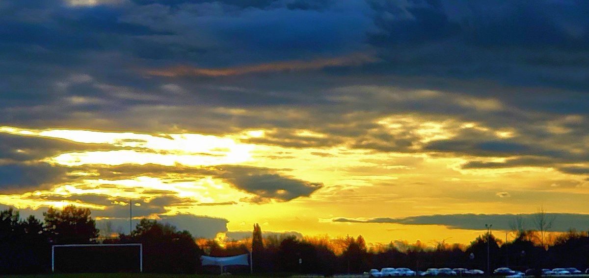 jacquesLeStrap1's tweet image. #Clouds always paint a great scene. #Sunset #keepitsmooth