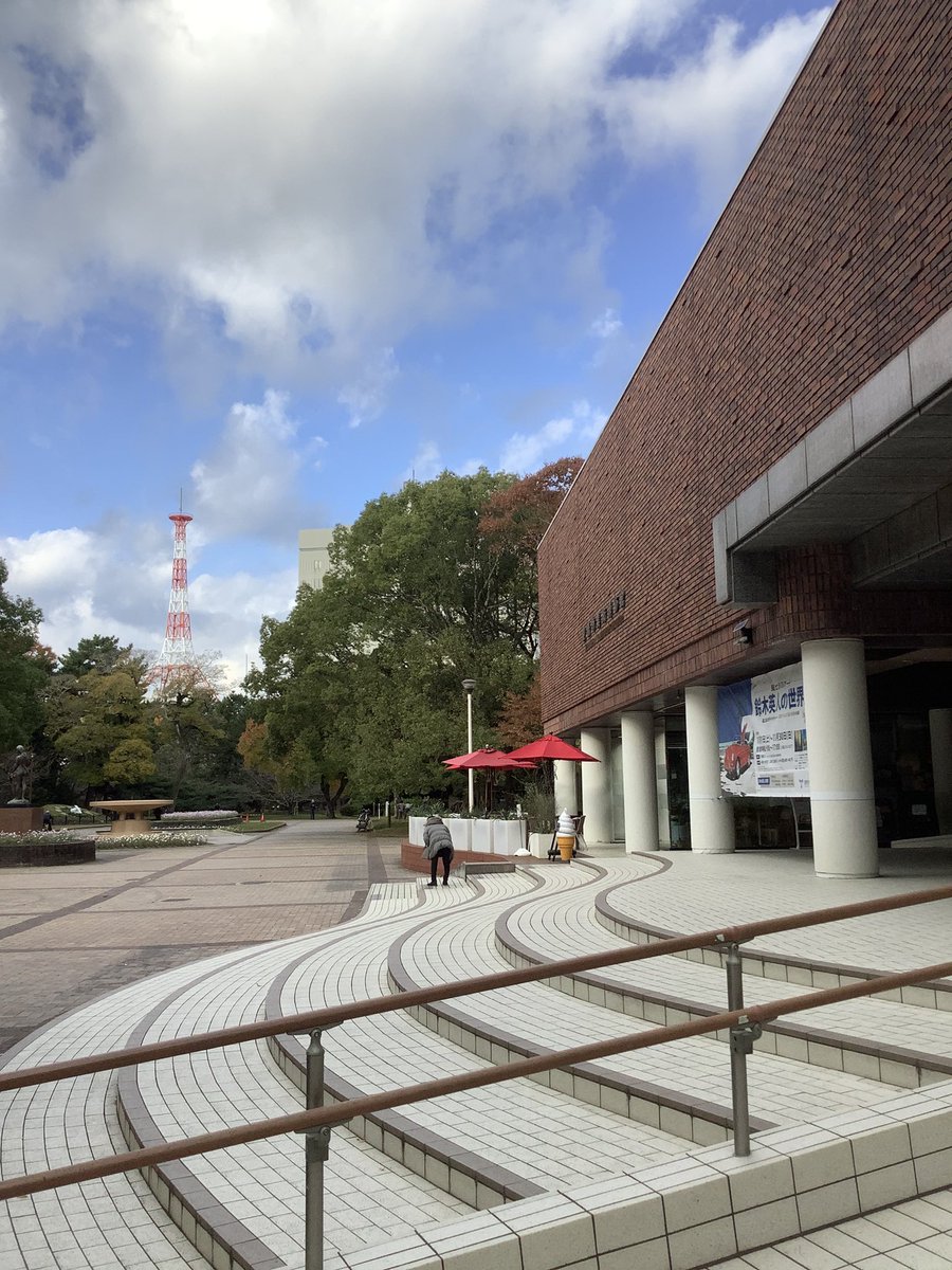 corollafx's tweet photo. サイン会整理券配布待ち。
芸術の秋、と洒落込みます。 https://t.co/TB7TMt5X30