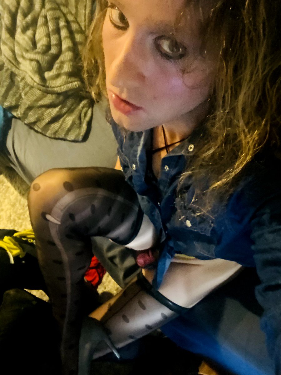 AshMainForLife1's tweet image. Hit this chick up 
@kcdsiss99