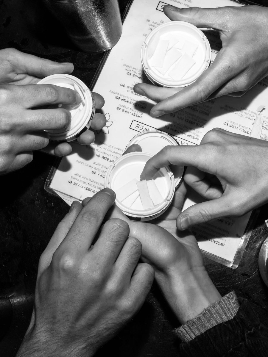snusstation's tweet photo. é assim que deve ser um grupo de amigos…

#friends #cocktails #upperdeckys https://t.co/RC1o301CoD