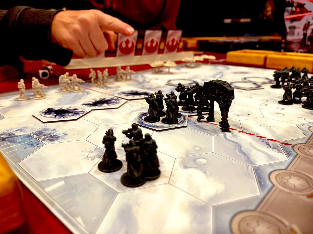 MeepleDungeon's tweet photo. Here are some shots from our latest game of Battle of Hoth!
#StarWars
#boardgames
#podcast
#DaysOfWonder https://t.co/QJZV1hRc26