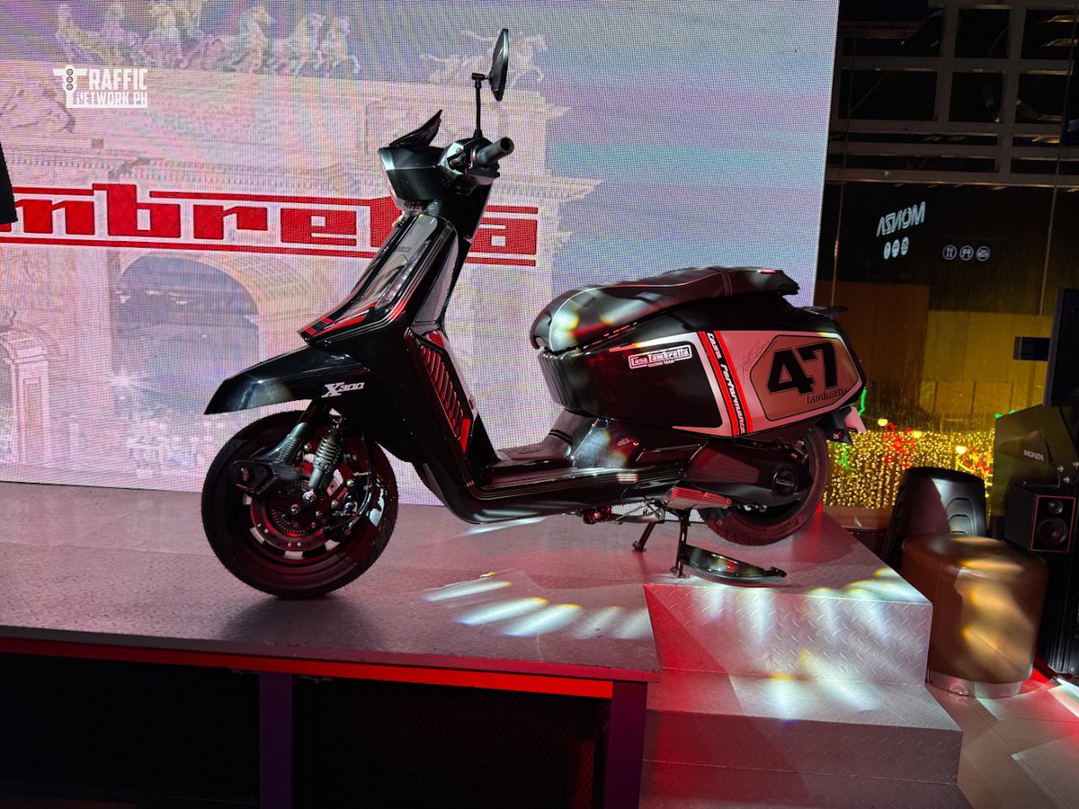 TrffcNtwrk_Ph's tweet image. Lambretta Philippines finally release their performance ride, Casa Lambretta. Only 999 units worldwide, with 36 in PH. Features 275cc engine, carbon-fiber bodywork, and Pirelli tyres. Priced at ₱409,900 in PH.

#LambrettaPhilippines #CasaLambretta #TrafficNetworkPH